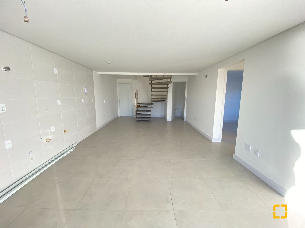 Apartamento com 126m², 6 quartos (sendo 3 suítes), 3 garagens, no bairro João Paulo em Florianópolis