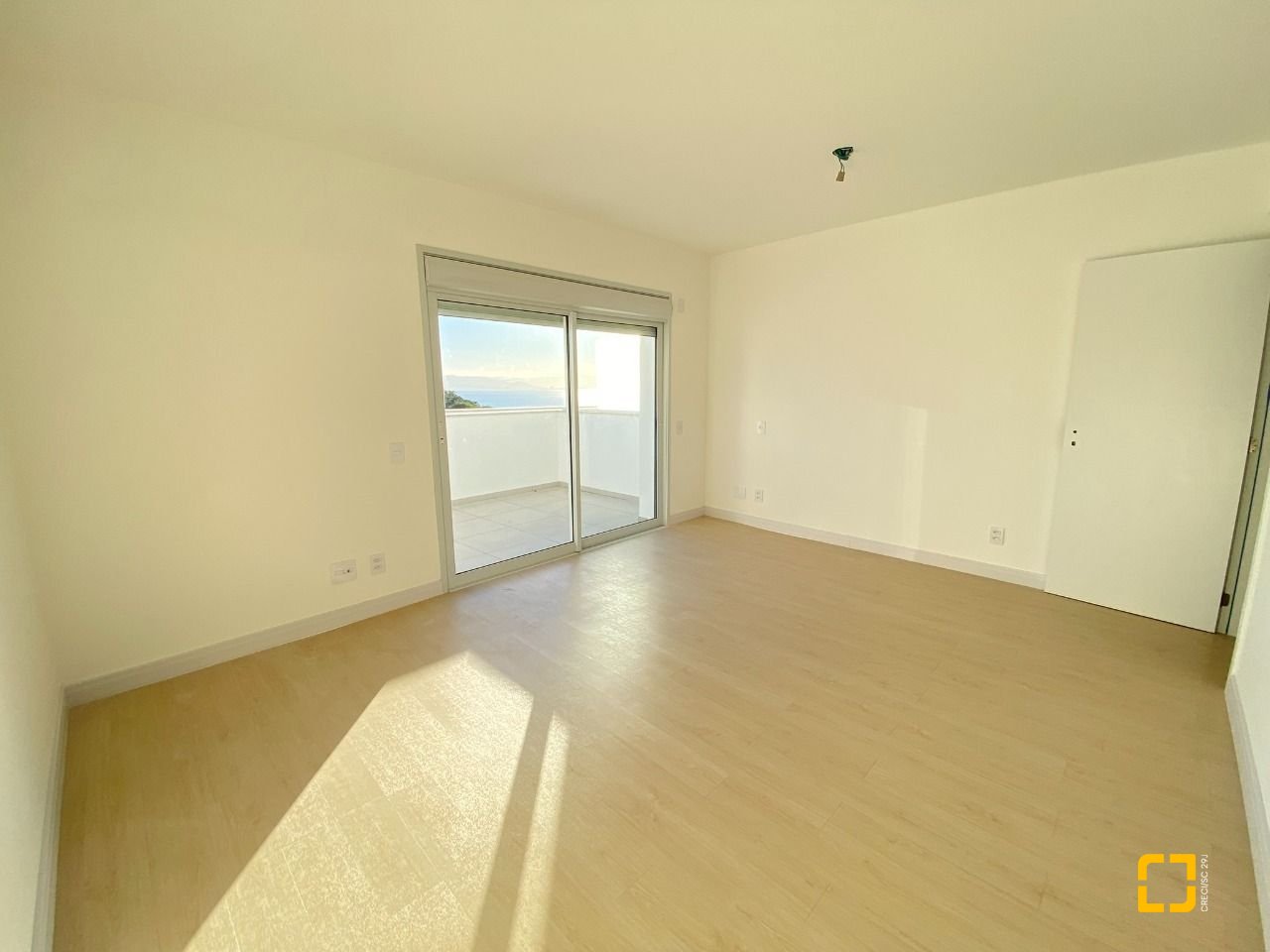 Apartamento com 126m², 6 quartos (sendo 3 suítes), 3 garagens, no bairro João Paulo em Florianópolis
