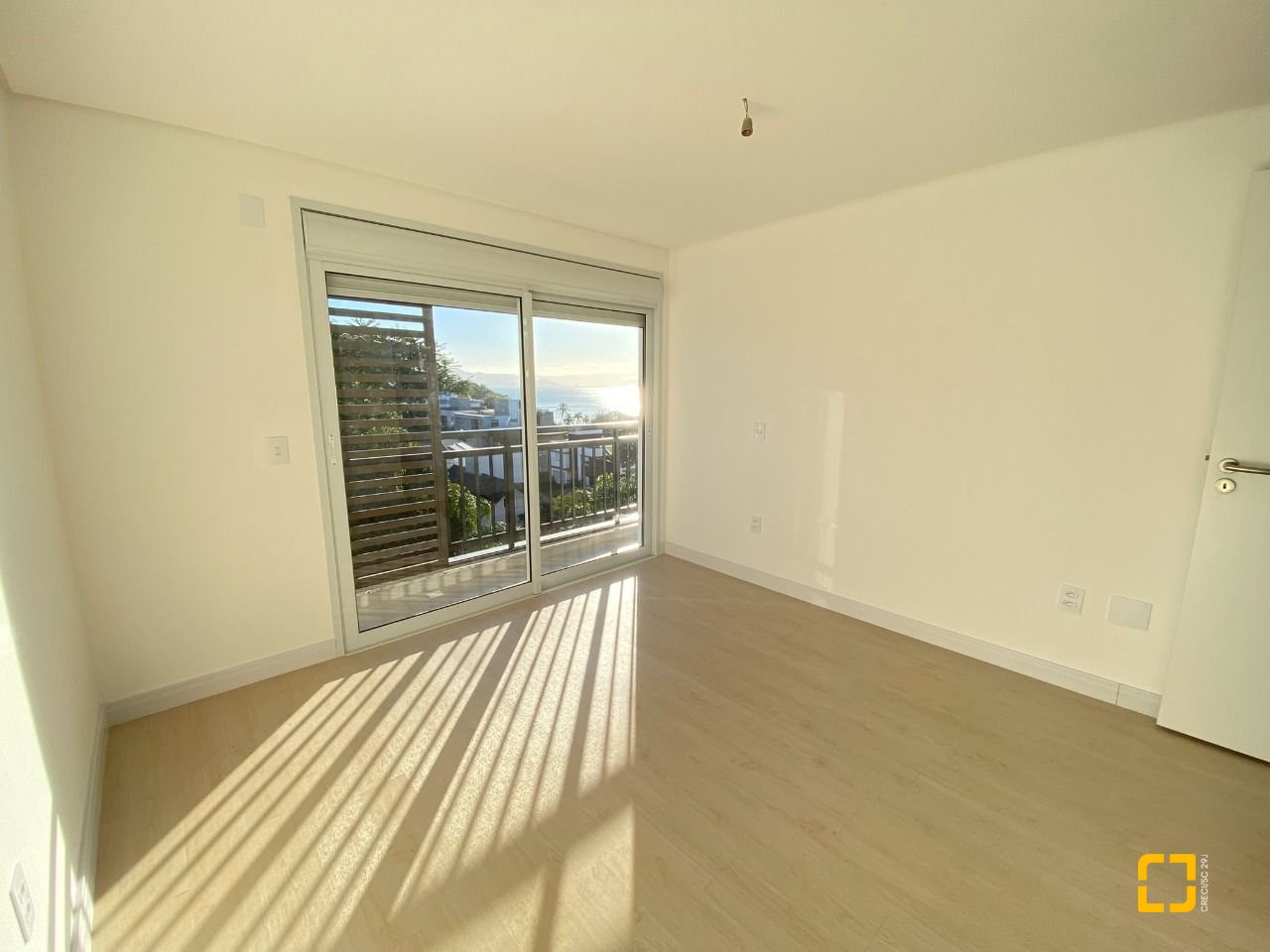 Apartamento com 126m², 6 quartos (sendo 3 suítes), 3 garagens, no bairro João Paulo em Florianópolis