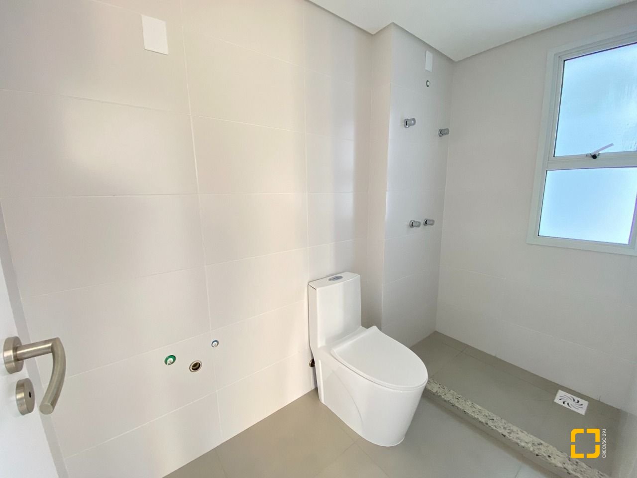 Apartamento com 126m², 6 quartos (sendo 3 suítes), 3 garagens, no bairro João Paulo em Florianópolis