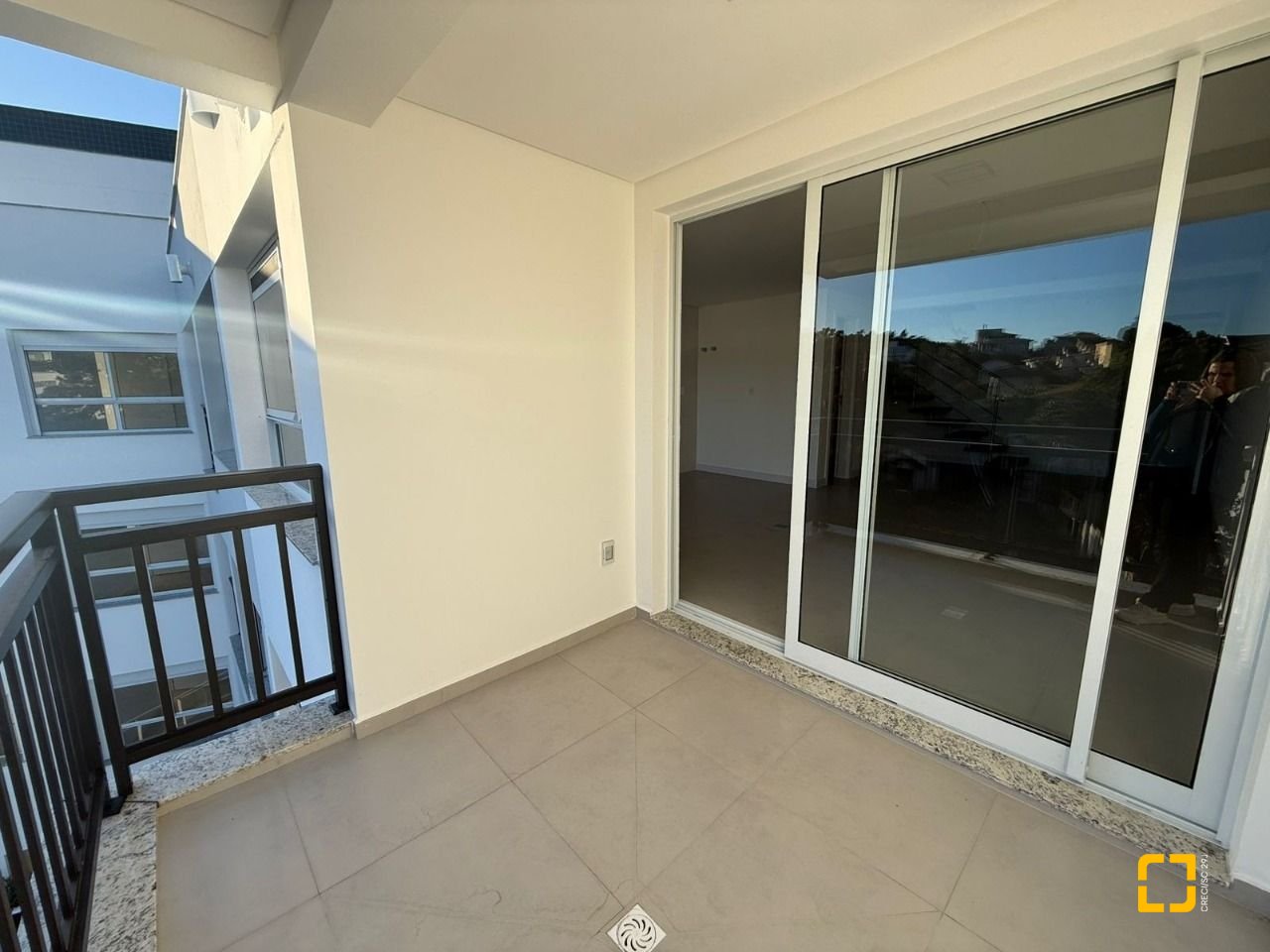 Apartamento com 94m², 2 quartos (sendo 1 suíte), 2 garagens, no bairro João Paulo em Florianópolis