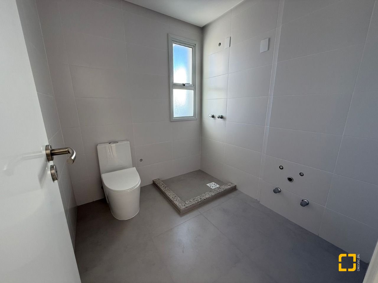 Apartamento com 94m², 2 quartos (sendo 1 suíte), 2 garagens, no bairro João Paulo em Florianópolis
