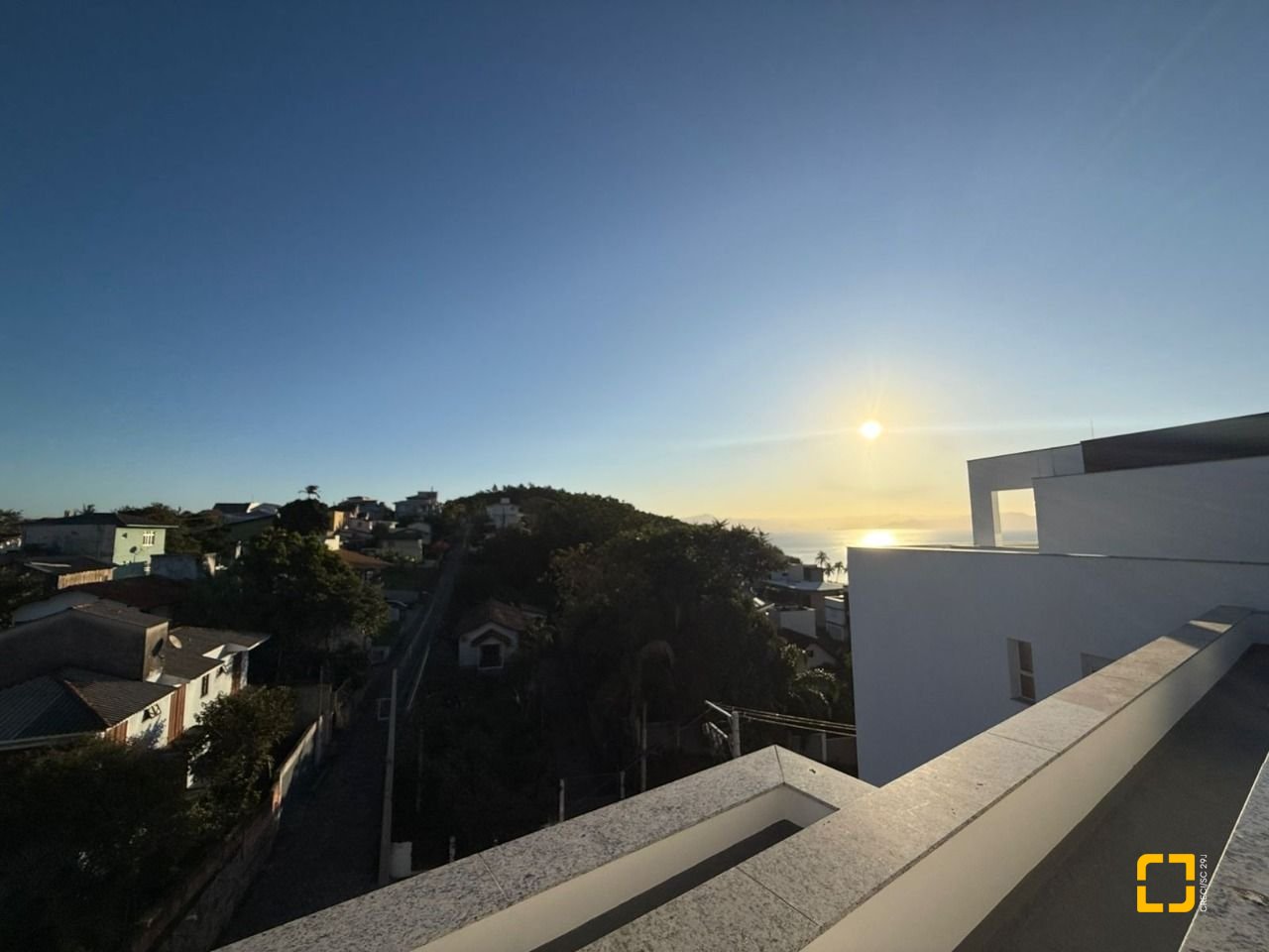 Apartamento com 94m², 2 quartos (sendo 1 suíte), 2 garagens, no bairro João Paulo em Florianópolis