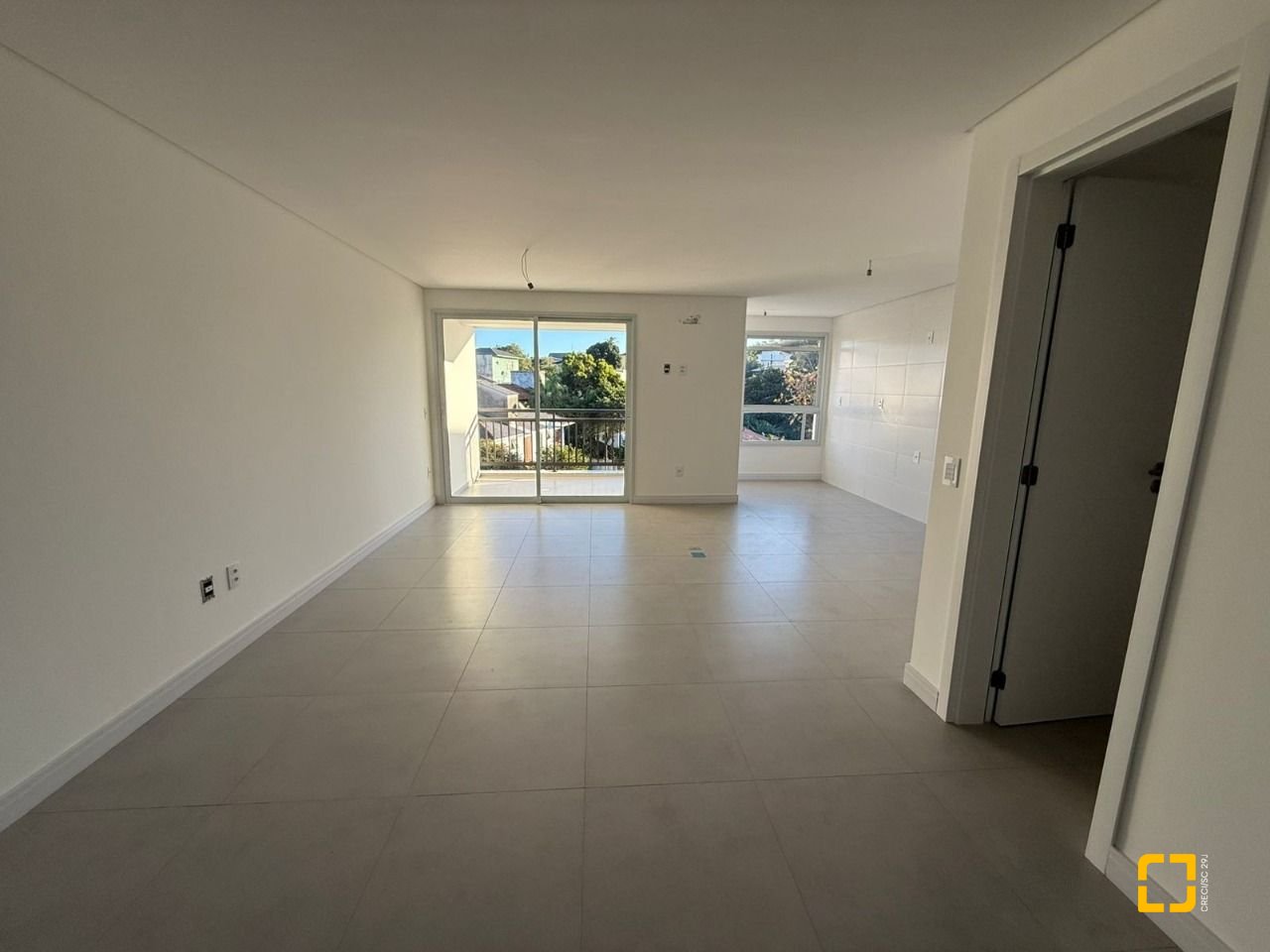 Apartamento com 96m², 2 quartos (sendo 1 suíte), 2 garagens, no bairro João Paulo em Florianópolis