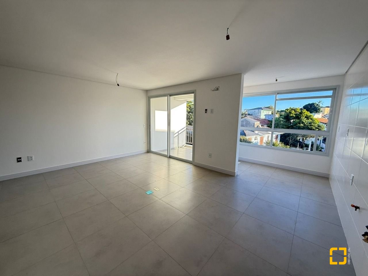 Apartamento com 96m², 2 quartos (sendo 1 suíte), 2 garagens, no bairro João Paulo em Florianópolis