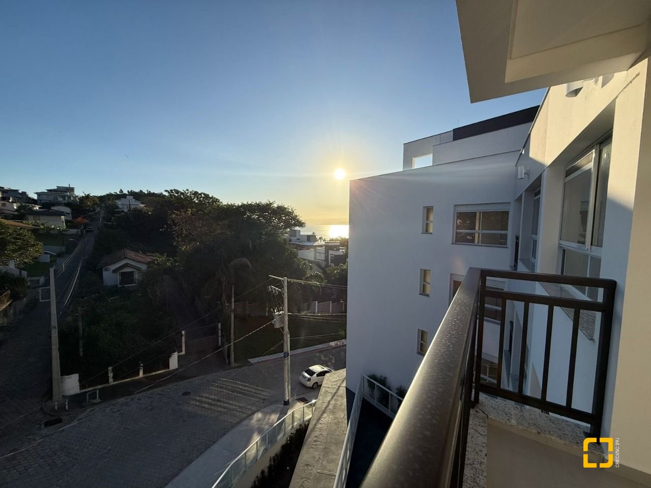 Apartamento com 96m², 2 quartos (sendo 1 suíte), 2 garagens, no bairro João Paulo em Florianópolis