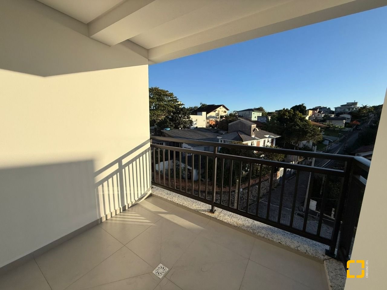 Apartamento com 96m², 2 quartos (sendo 1 suíte), 2 garagens, no bairro João Paulo em Florianópolis