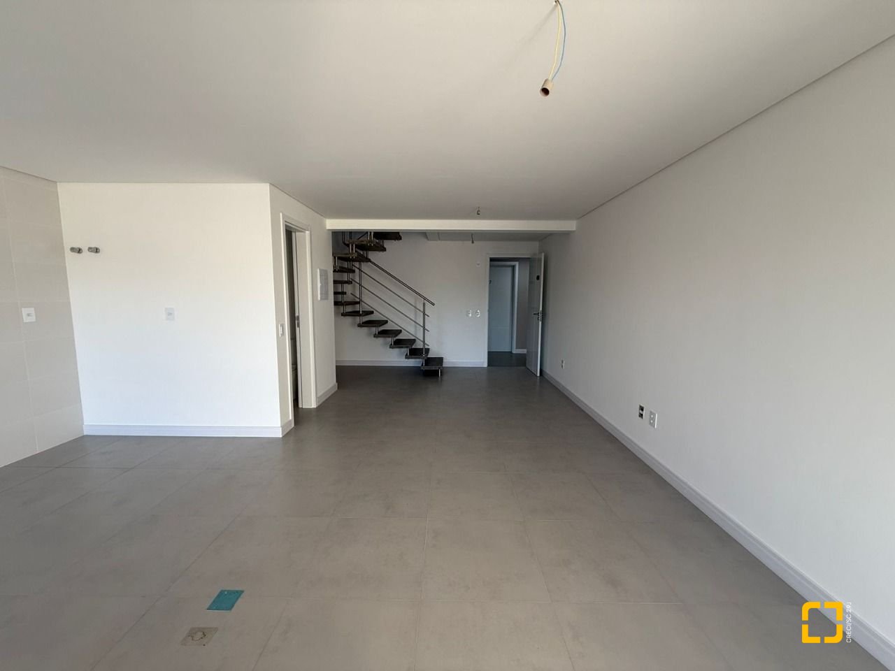 Apartamento com 96m², 2 quartos (sendo 1 suíte), 2 garagens, no bairro João Paulo em Florianópolis