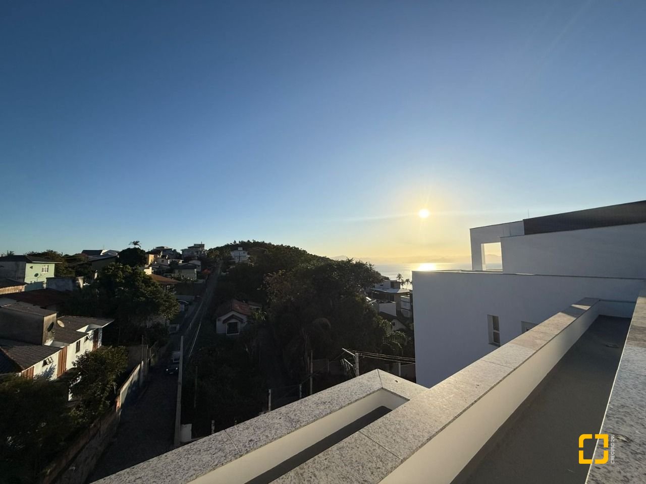 Apartamento com 96m², 2 quartos (sendo 1 suíte), 2 garagens, no bairro João Paulo em Florianópolis