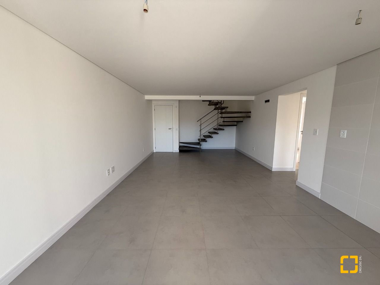 Apartamento com 122m², 5 quartos (sendo 2 suítes), 3 garagens, no bairro João Paulo em Florianópolis
