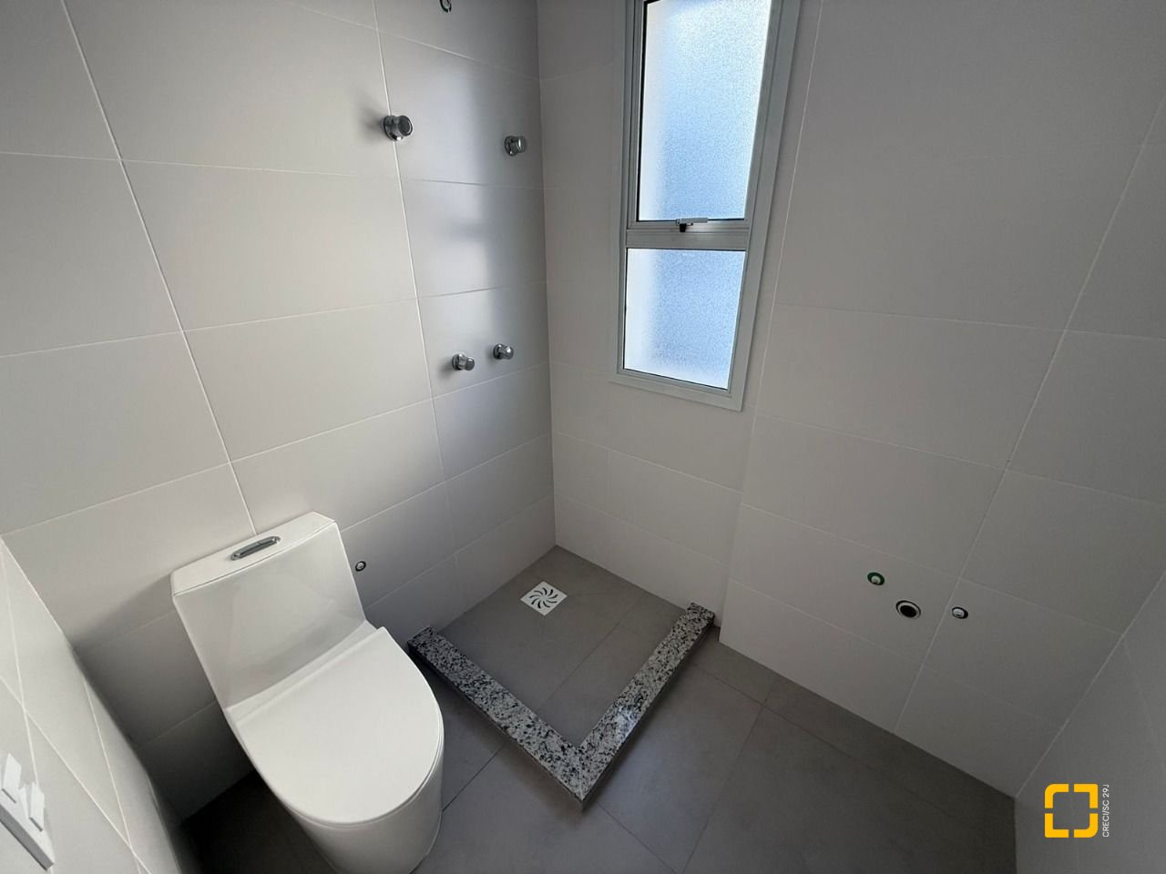 Apartamento com 122m², 5 quartos (sendo 2 suítes), 3 garagens, no bairro João Paulo em Florianópolis