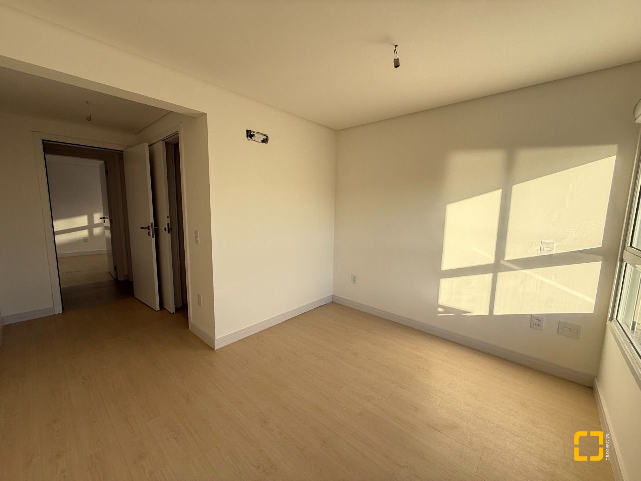 Apartamento com 122m², 5 quartos (sendo 2 suítes), 3 garagens, no bairro João Paulo em Florianópolis