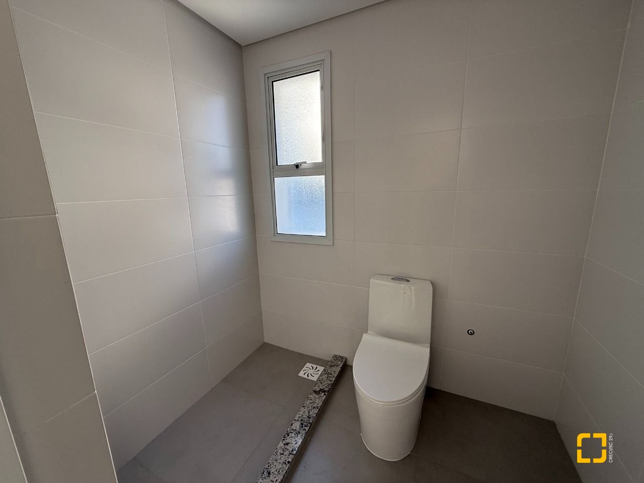 Apartamento com 122m², 5 quartos (sendo 2 suítes), 3 garagens, no bairro João Paulo em Florianópolis
