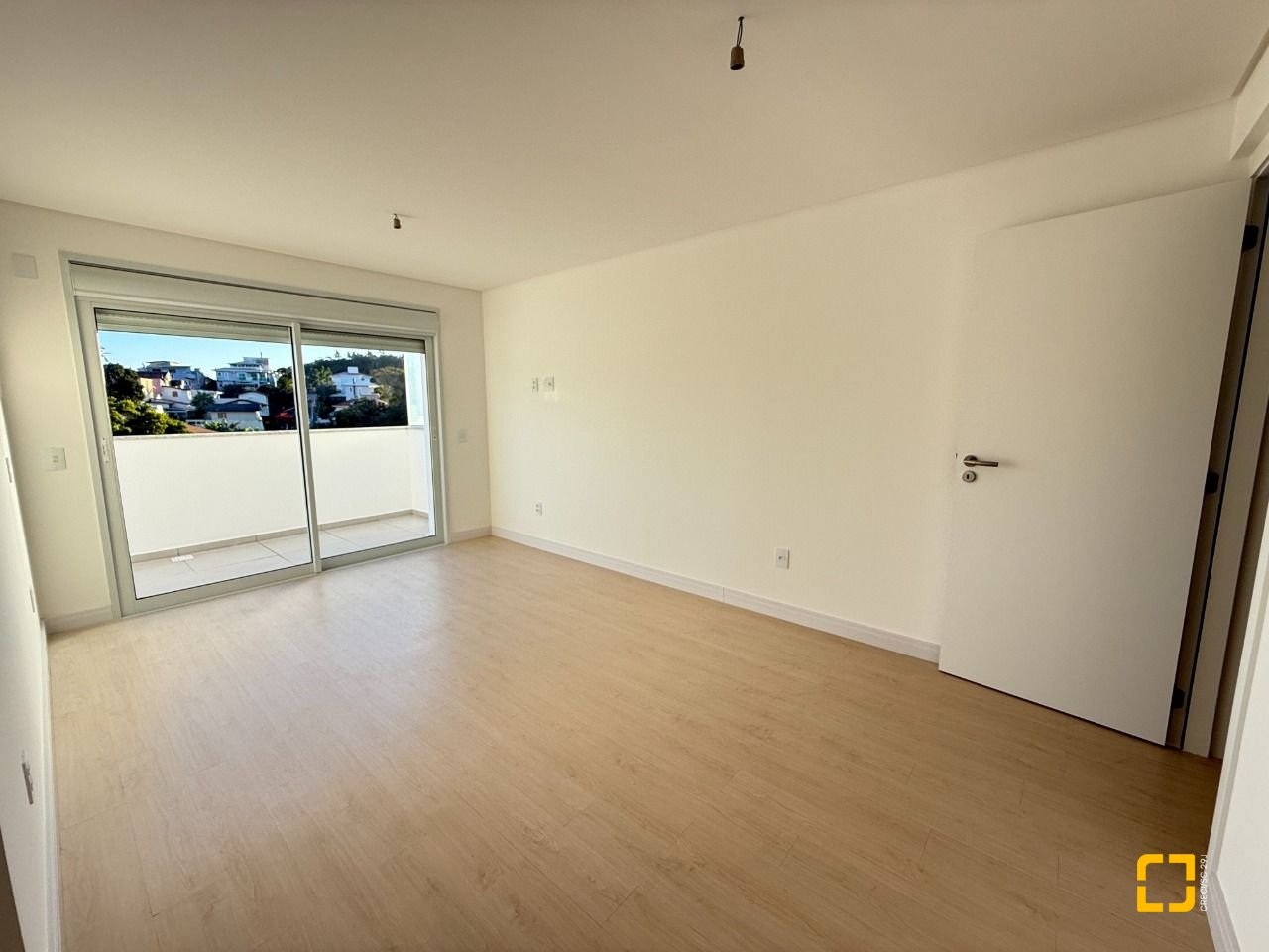Apartamento com 122m², 5 quartos (sendo 2 suítes), 3 garagens, no bairro João Paulo em Florianópolis