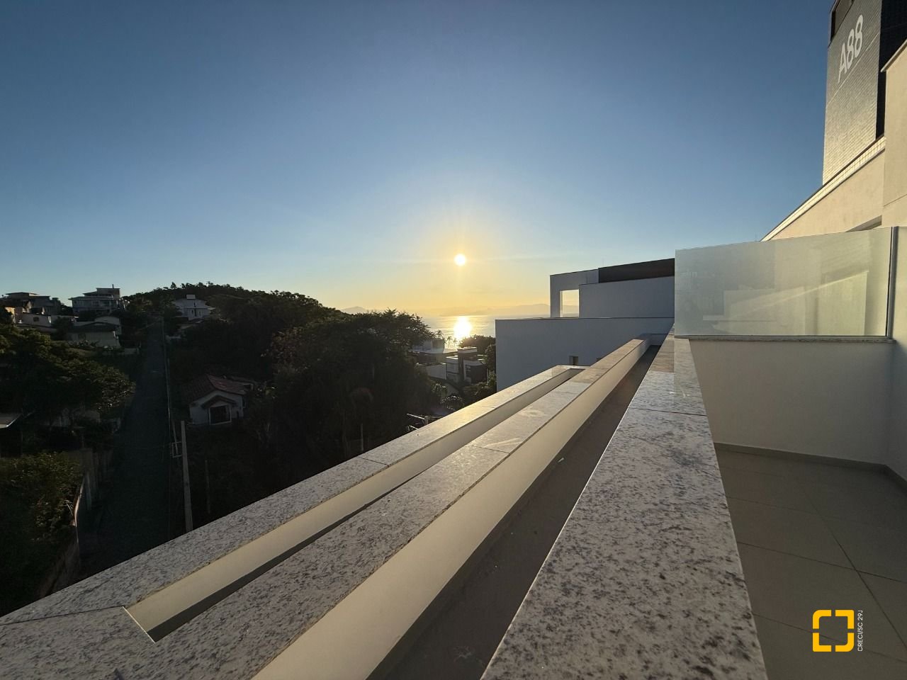 Apartamento com 122m², 5 quartos (sendo 2 suítes), 3 garagens, no bairro João Paulo em Florianópolis