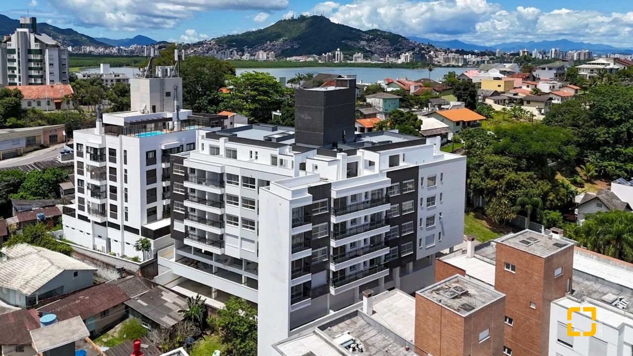 Apartamento com 122m², 5 quartos (sendo 2 suítes), 3 garagens, no bairro João Paulo em Florianópolis