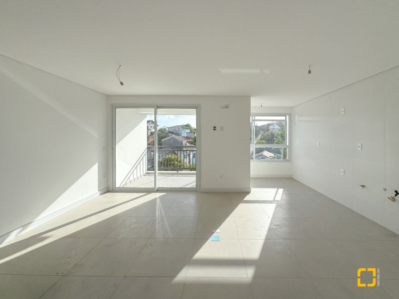 Apartamento com 102m², 2 quartos (sendo 1 suíte), 2 garagens, no bairro João Paulo em Florianópolis