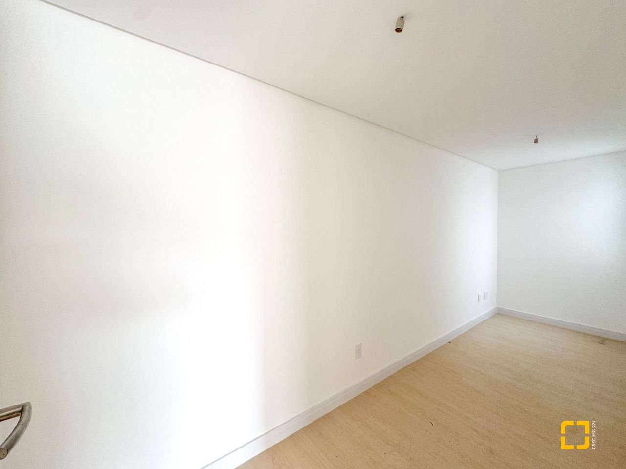 Apartamento com 102m², 2 quartos (sendo 1 suíte), 2 garagens, no bairro João Paulo em Florianópolis