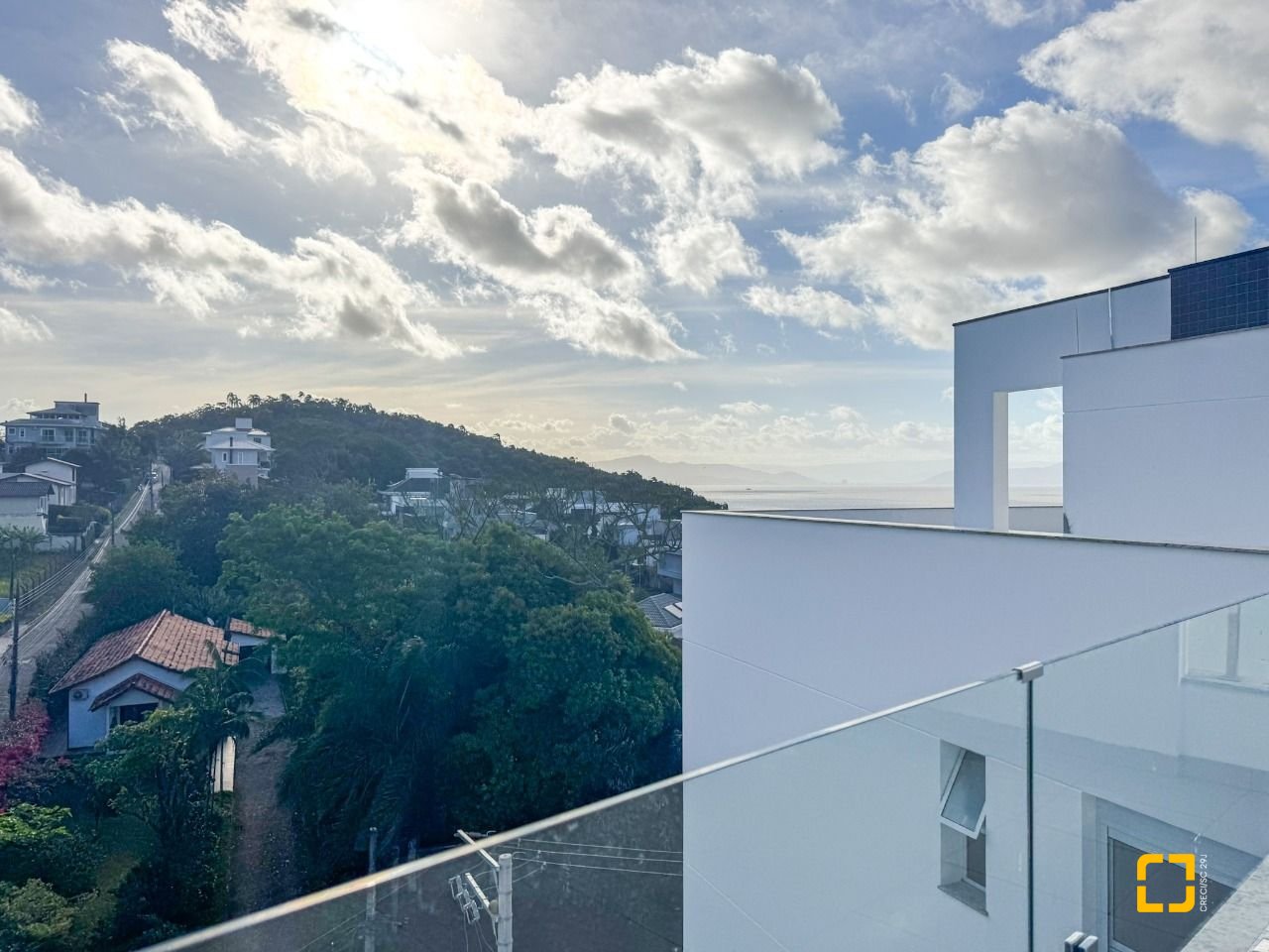 Apartamento com 102m², 2 quartos (sendo 1 suíte), 2 garagens, no bairro João Paulo em Florianópolis