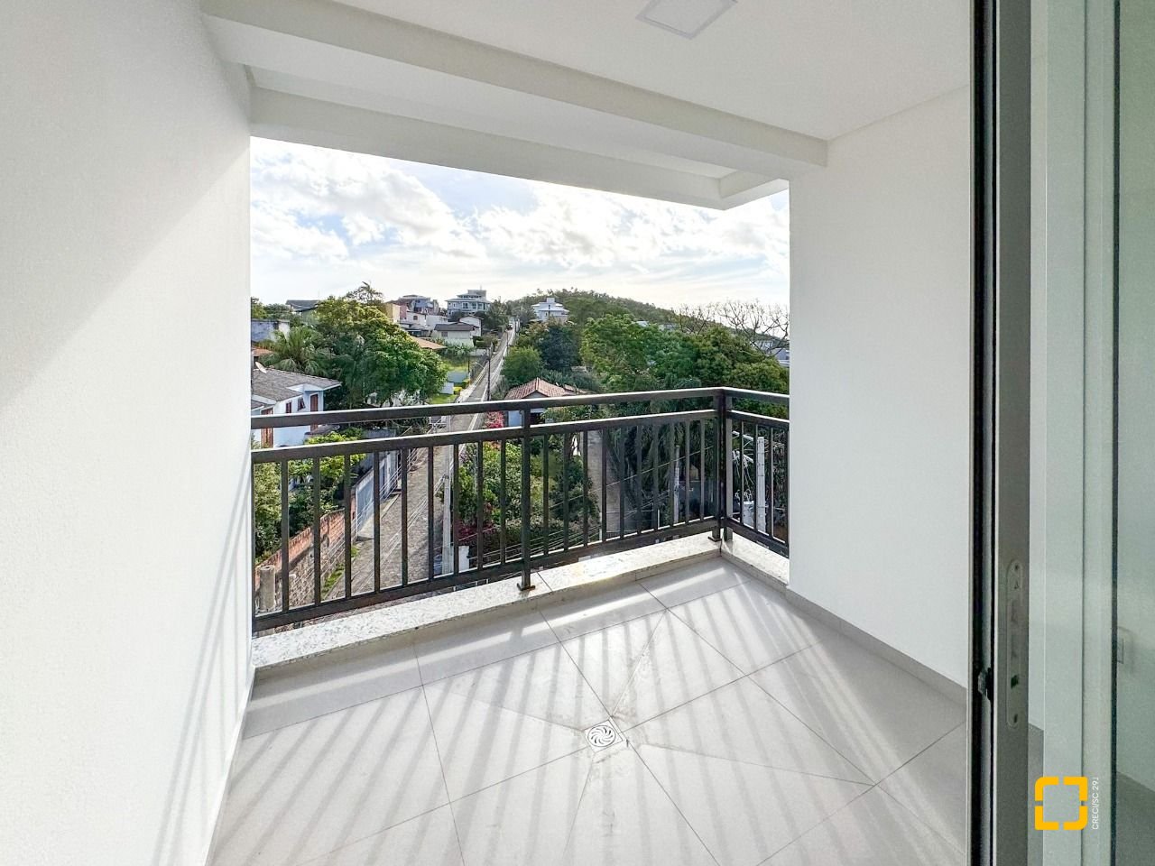 Apartamento com 100m², 2 quartos (sendo 1 suíte), 2 garagens, no bairro João Paulo em Florianópolis