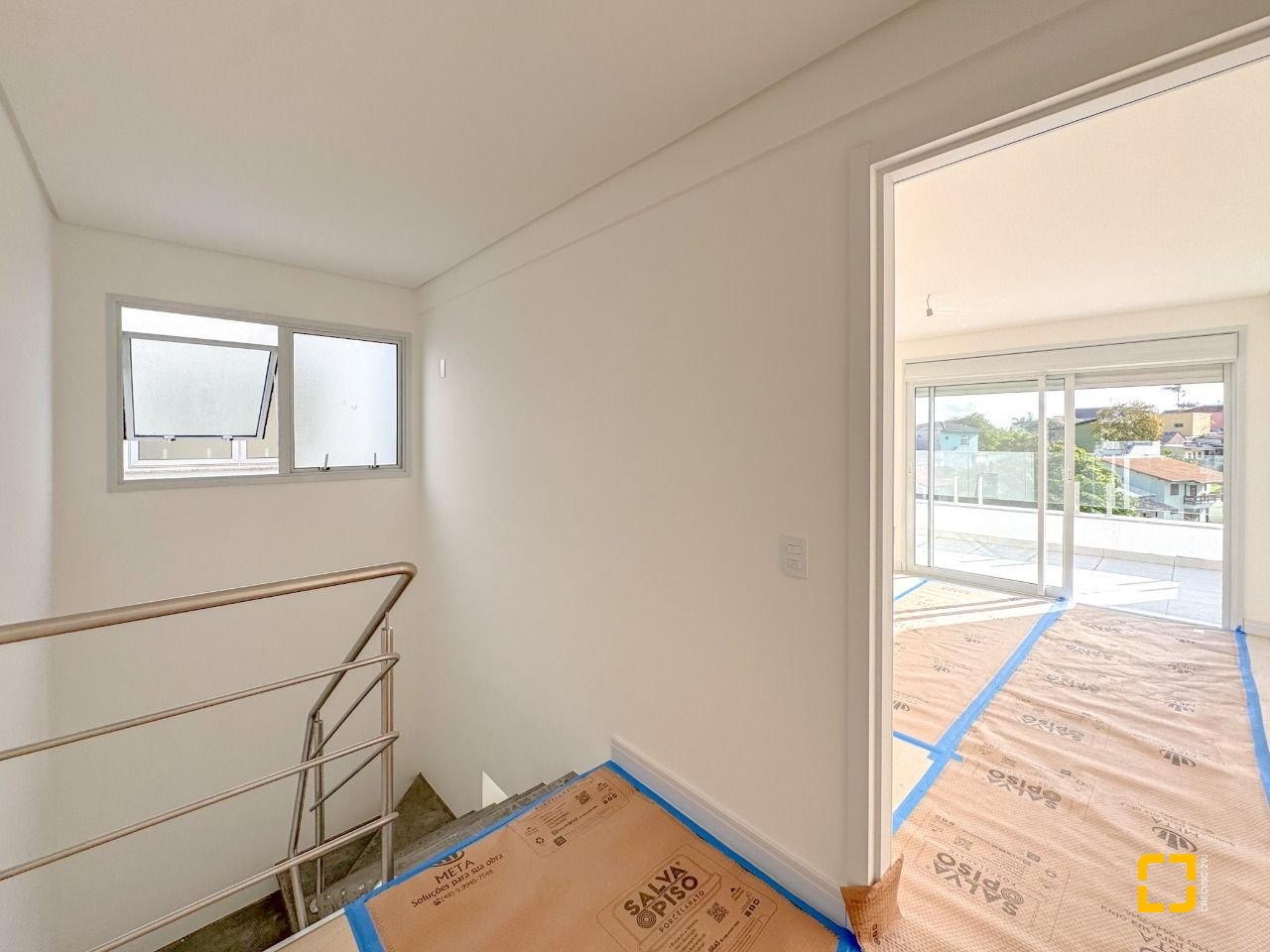 Apartamento com 100m², 2 quartos (sendo 1 suíte), 2 garagens, no bairro João Paulo em Florianópolis