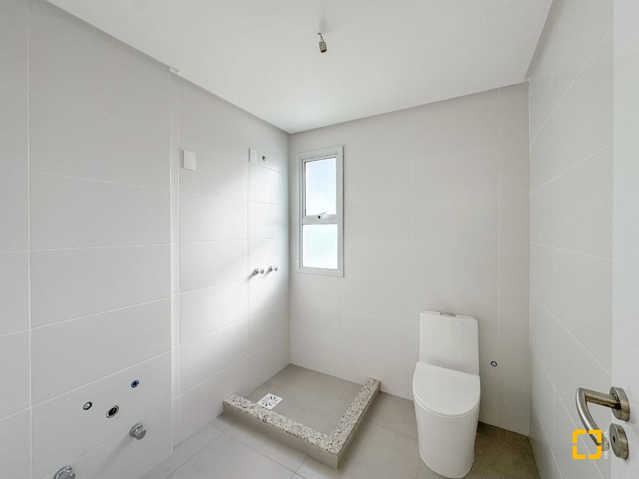Apartamento com 100m², 2 quartos (sendo 1 suíte), 2 garagens, no bairro João Paulo em Florianópolis