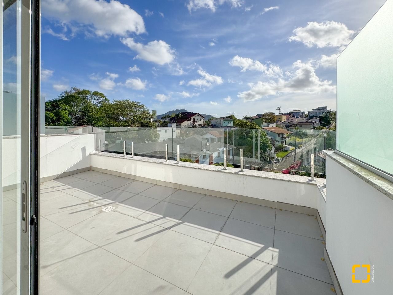 Apartamento com 100m², 2 quartos (sendo 1 suíte), 2 garagens, no bairro João Paulo em Florianópolis