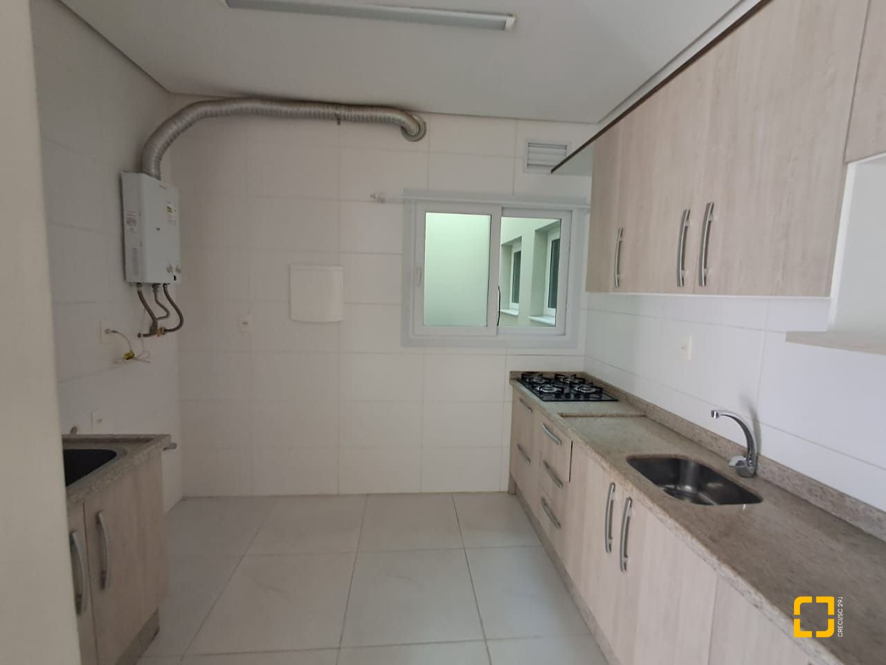 Apartamento com 143m², 4 quartos (sendo 1 suíte), 1 garagem, no bairro Cachoeira do Bom Jesus em Florianópolis