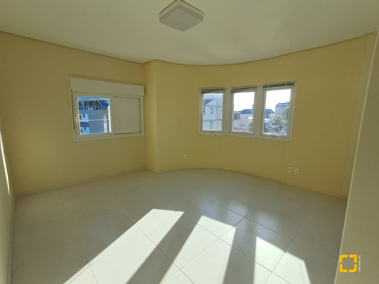 Apartamento com 143m², 4 quartos (sendo 1 suíte), 1 garagem, no bairro Cachoeira do Bom Jesus em Florianópolis