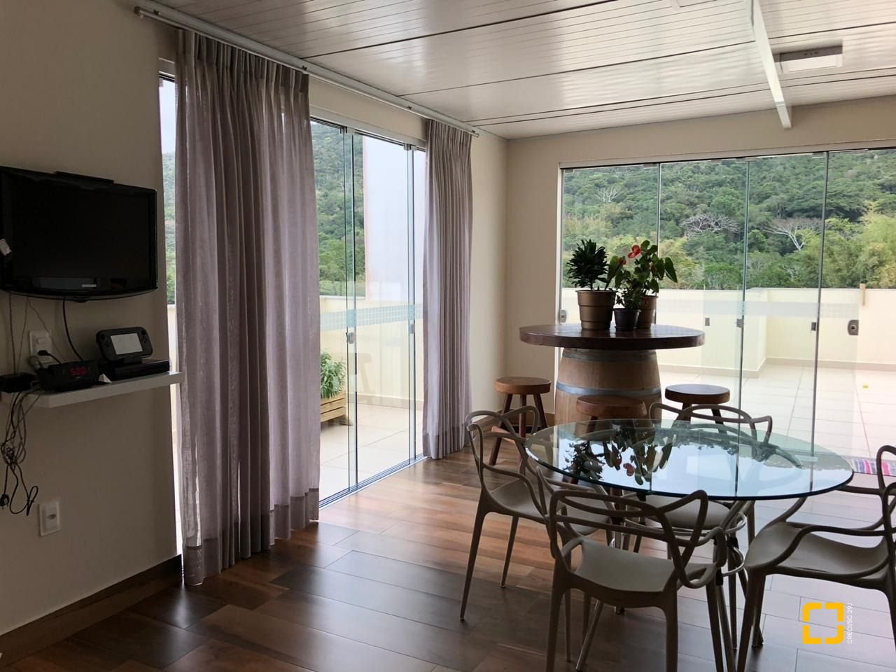 Cobertura com 197m², 6 quartos (sendo 2 suítes), 2 garagens, no bairro Ingleses em Florianópolis