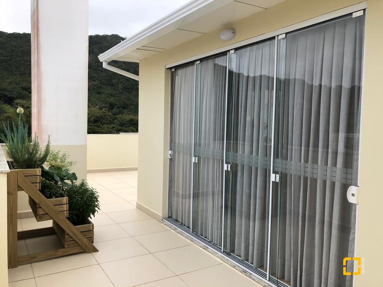 Cobertura com 197m², 6 quartos (sendo 2 suítes), 2 garagens, no bairro Ingleses em Florianópolis