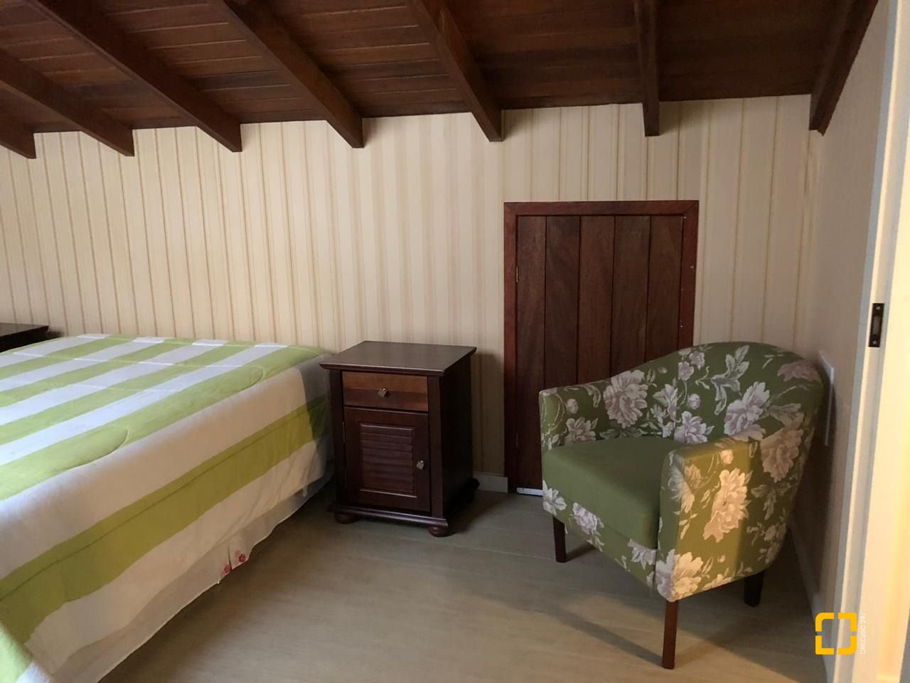 Cobertura com 197m², 6 quartos (sendo 2 suítes), 2 garagens, no bairro Ingleses em Florianópolis
