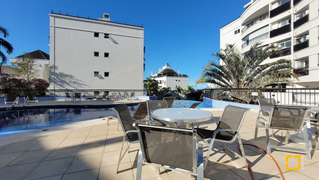 Apartamento com 94m², 4 quartos (sendo 2 suítes), 2 garagens, no bairro Coqueiros em Florianópolis