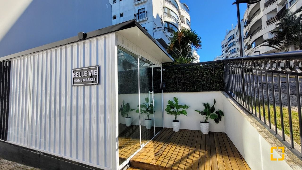 Apartamento com 94m², 4 quartos (sendo 2 suítes), 2 garagens, no bairro Coqueiros em Florianópolis
