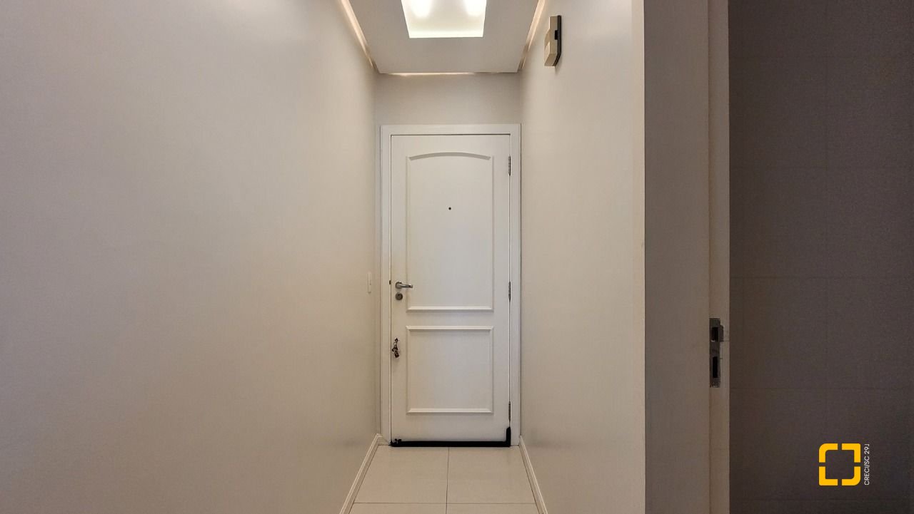 Apartamento com 94m², 4 quartos (sendo 2 suítes), 2 garagens, no bairro Coqueiros em Florianópolis