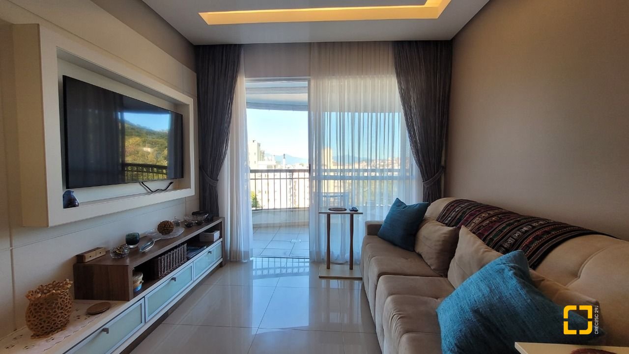 Apartamento com 94m², 4 quartos (sendo 2 suítes), 2 garagens, no bairro Coqueiros em Florianópolis