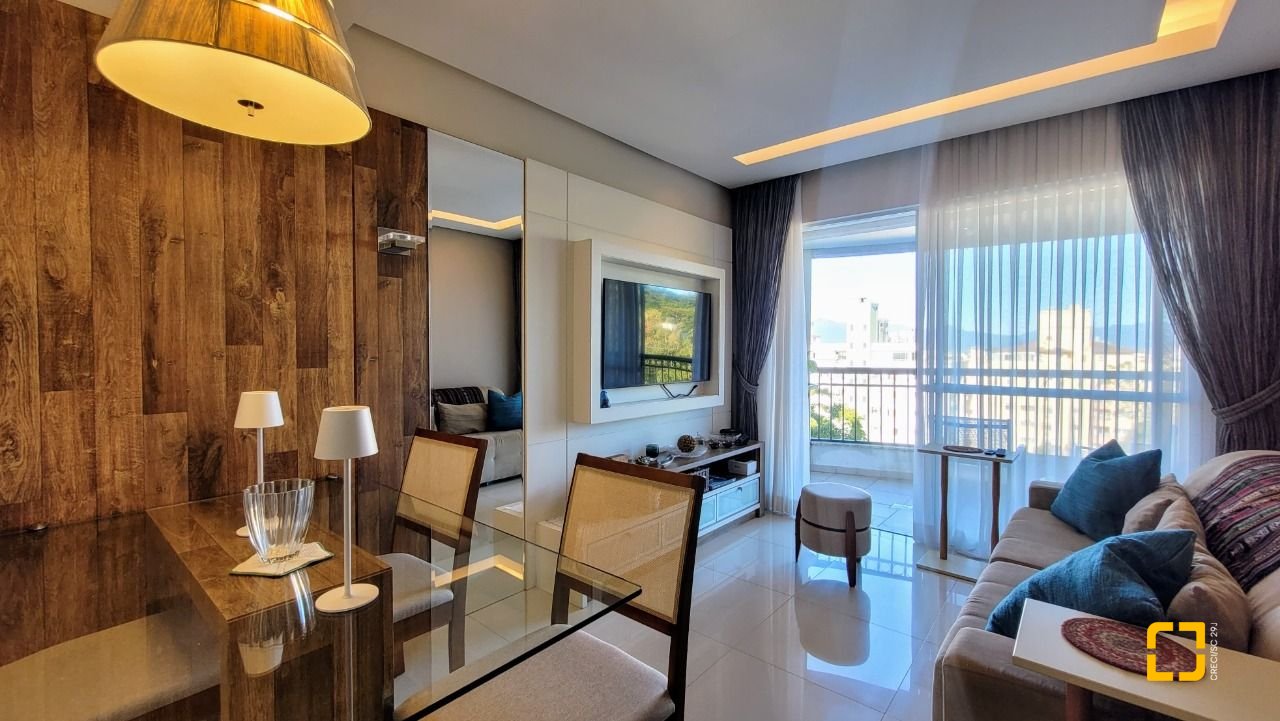 Apartamento com 94m², 4 quartos (sendo 2 suítes), 2 garagens, no bairro Coqueiros em Florianópolis