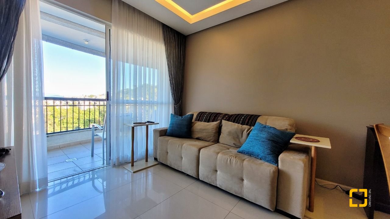 Apartamento com 94m², 4 quartos (sendo 2 suítes), 2 garagens, no bairro Coqueiros em Florianópolis