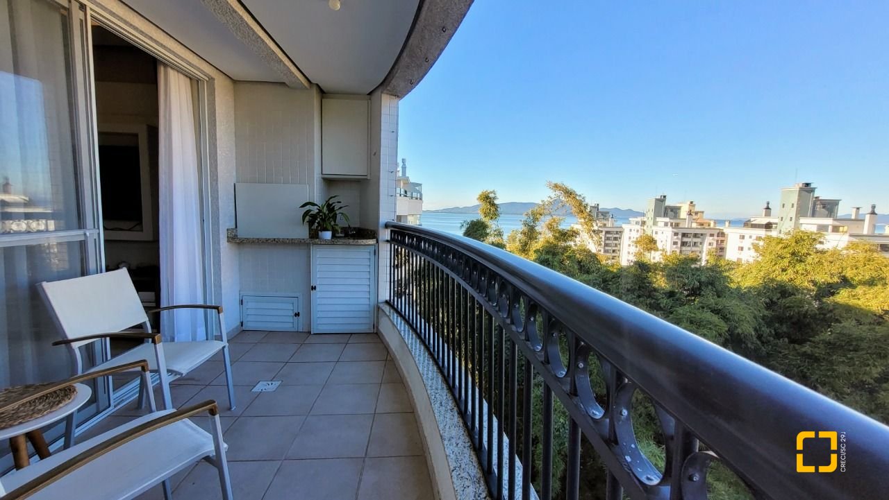Apartamento com 94m², 4 quartos (sendo 2 suítes), 2 garagens, no bairro Coqueiros em Florianópolis