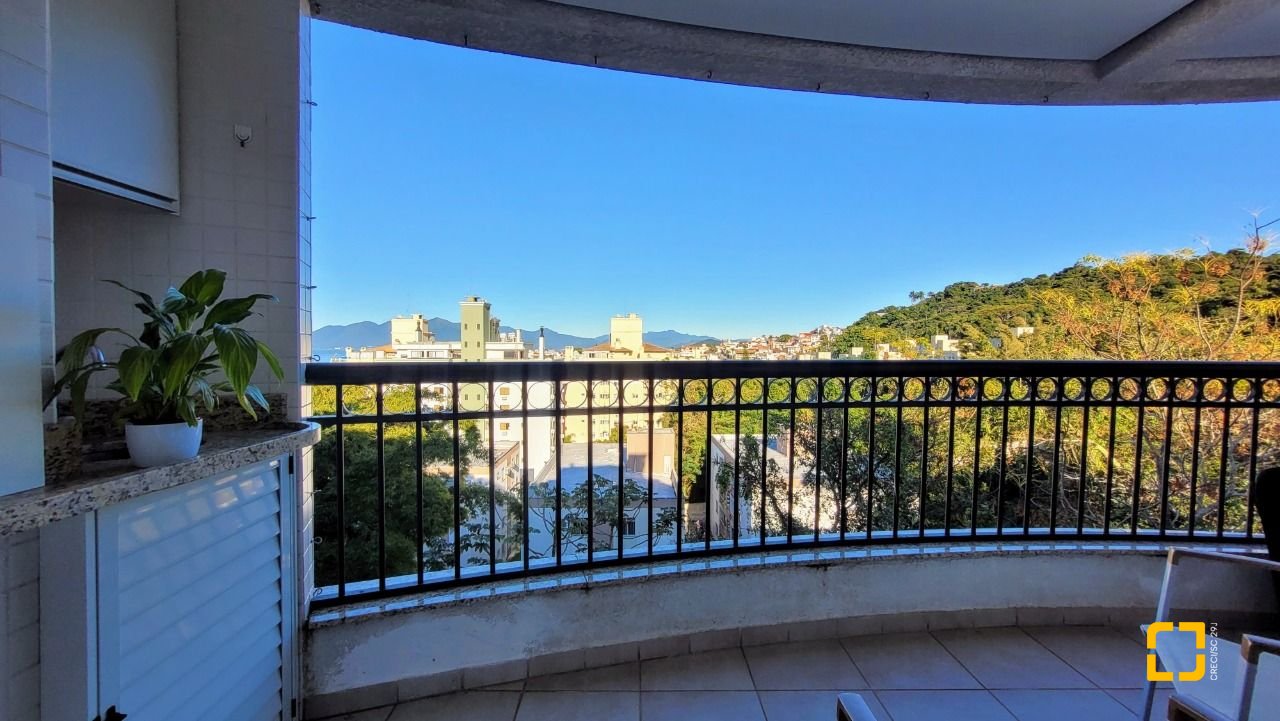 Apartamento com 94m², 4 quartos (sendo 2 suítes), 2 garagens, no bairro Coqueiros em Florianópolis