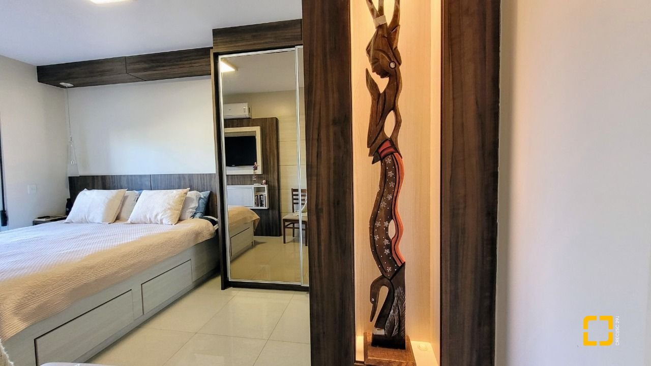 Apartamento com 94m², 4 quartos (sendo 2 suítes), 2 garagens, no bairro Coqueiros em Florianópolis