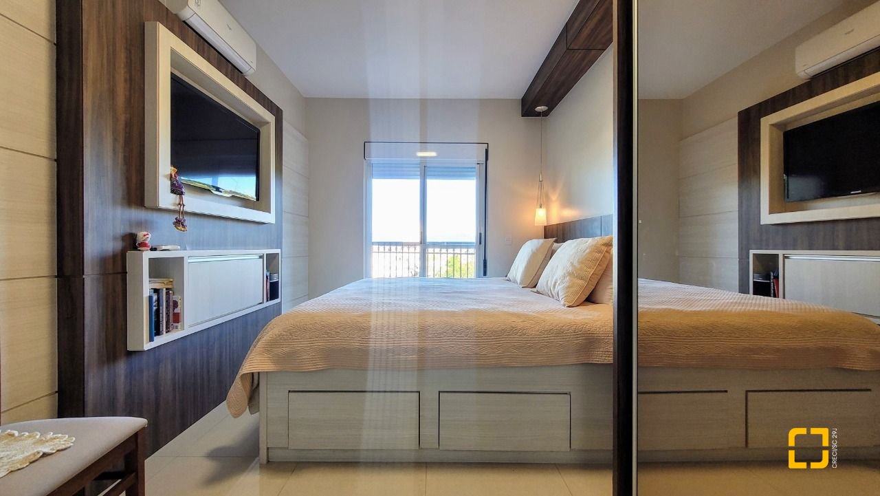 Apartamento com 94m², 4 quartos (sendo 2 suítes), 2 garagens, no bairro Coqueiros em Florianópolis