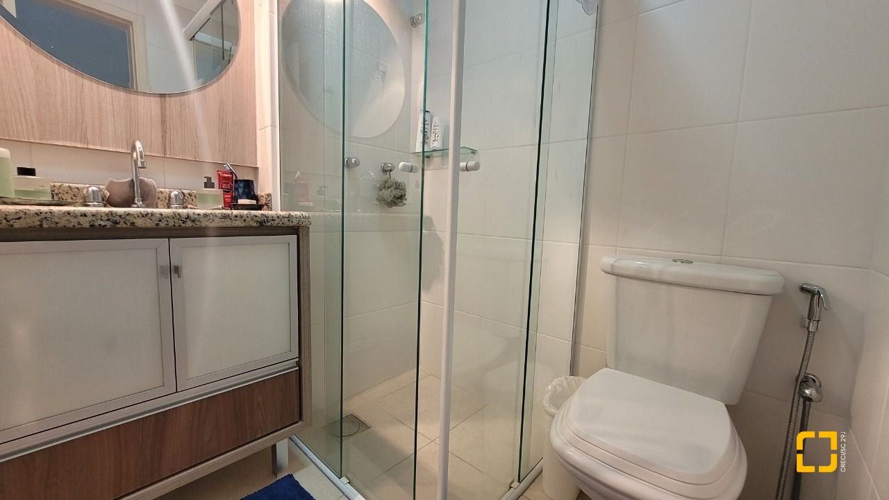 Apartamento com 94m², 4 quartos (sendo 2 suítes), 2 garagens, no bairro Coqueiros em Florianópolis