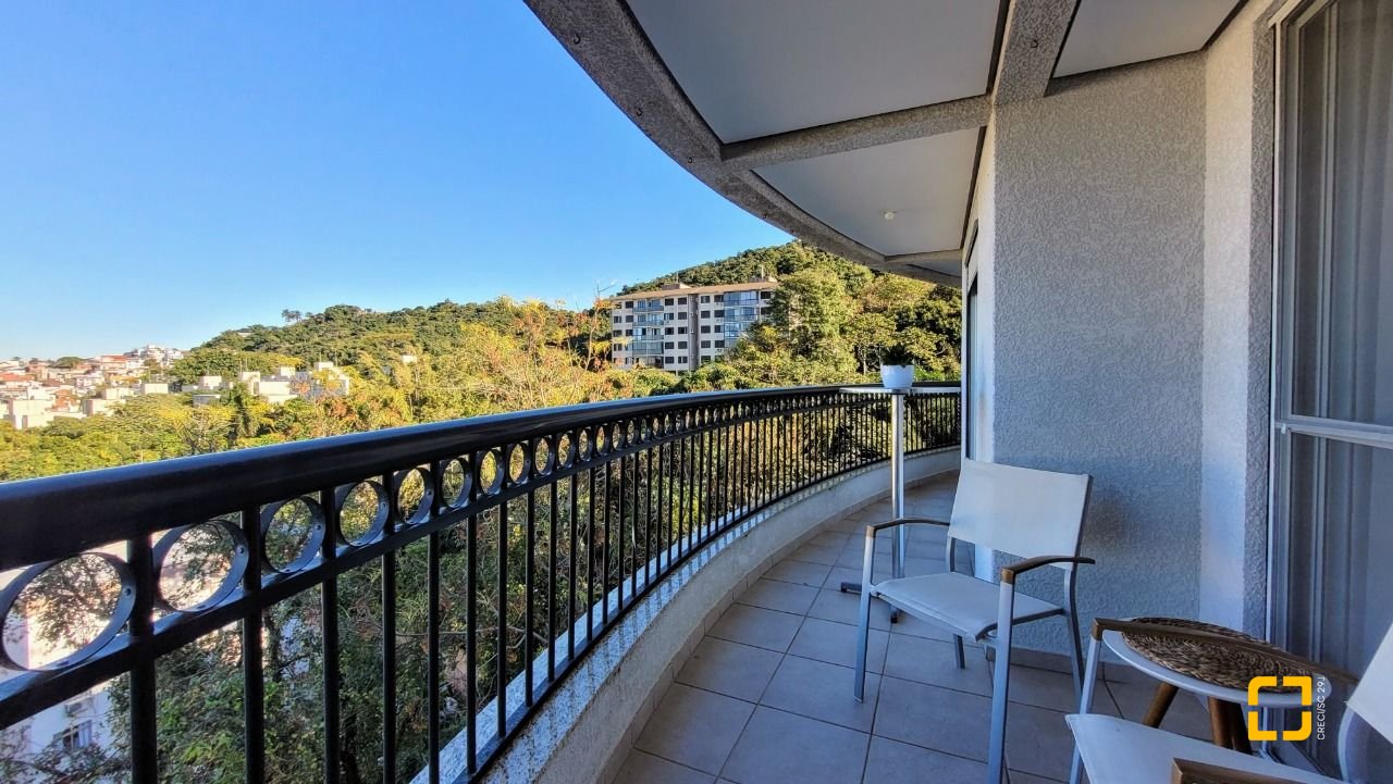 Apartamento com 94m², 4 quartos (sendo 2 suítes), 2 garagens, no bairro Coqueiros em Florianópolis