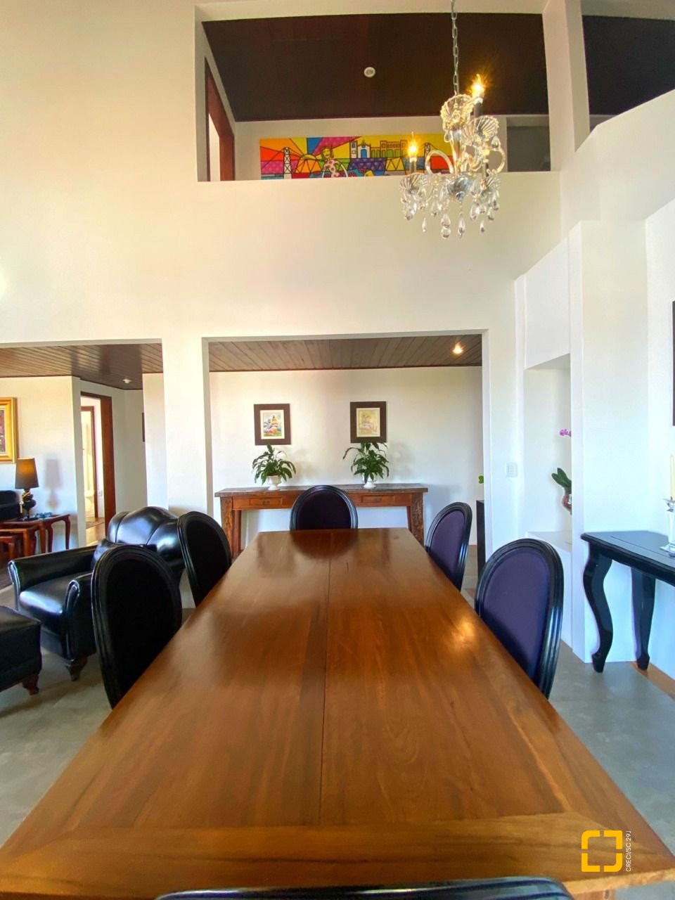 Casa com 269m², 8 quartos (sendo 4 suítes), 4 garagens, no bairro Centro em Florianópolis