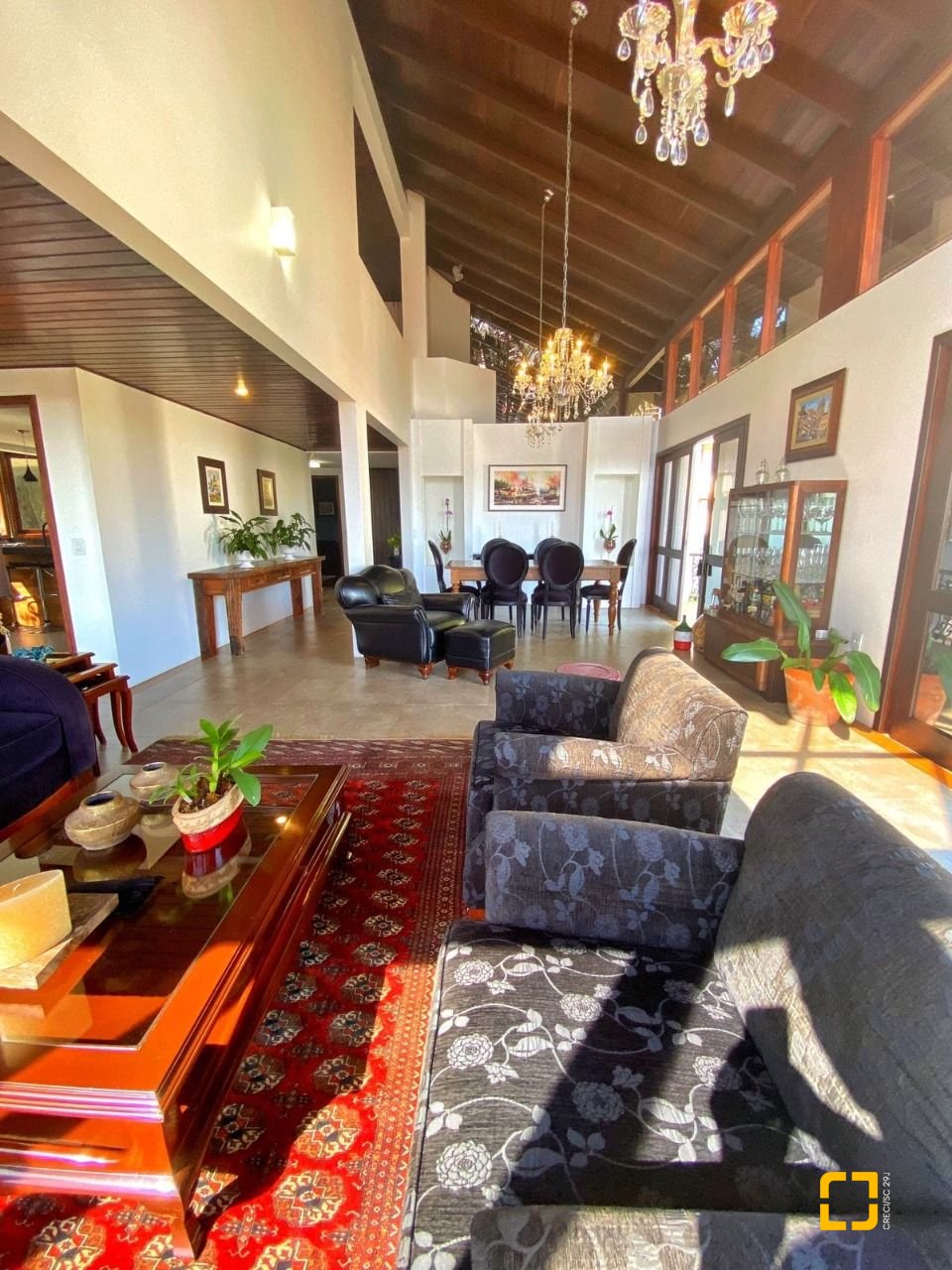 Casa com 269m², 8 quartos (sendo 4 suítes), 4 garagens, no bairro Centro em Florianópolis