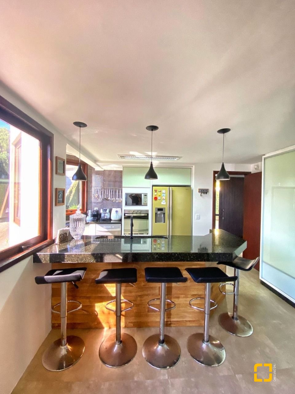 Casa com 269m², 8 quartos (sendo 4 suítes), 4 garagens, no bairro Centro em Florianópolis