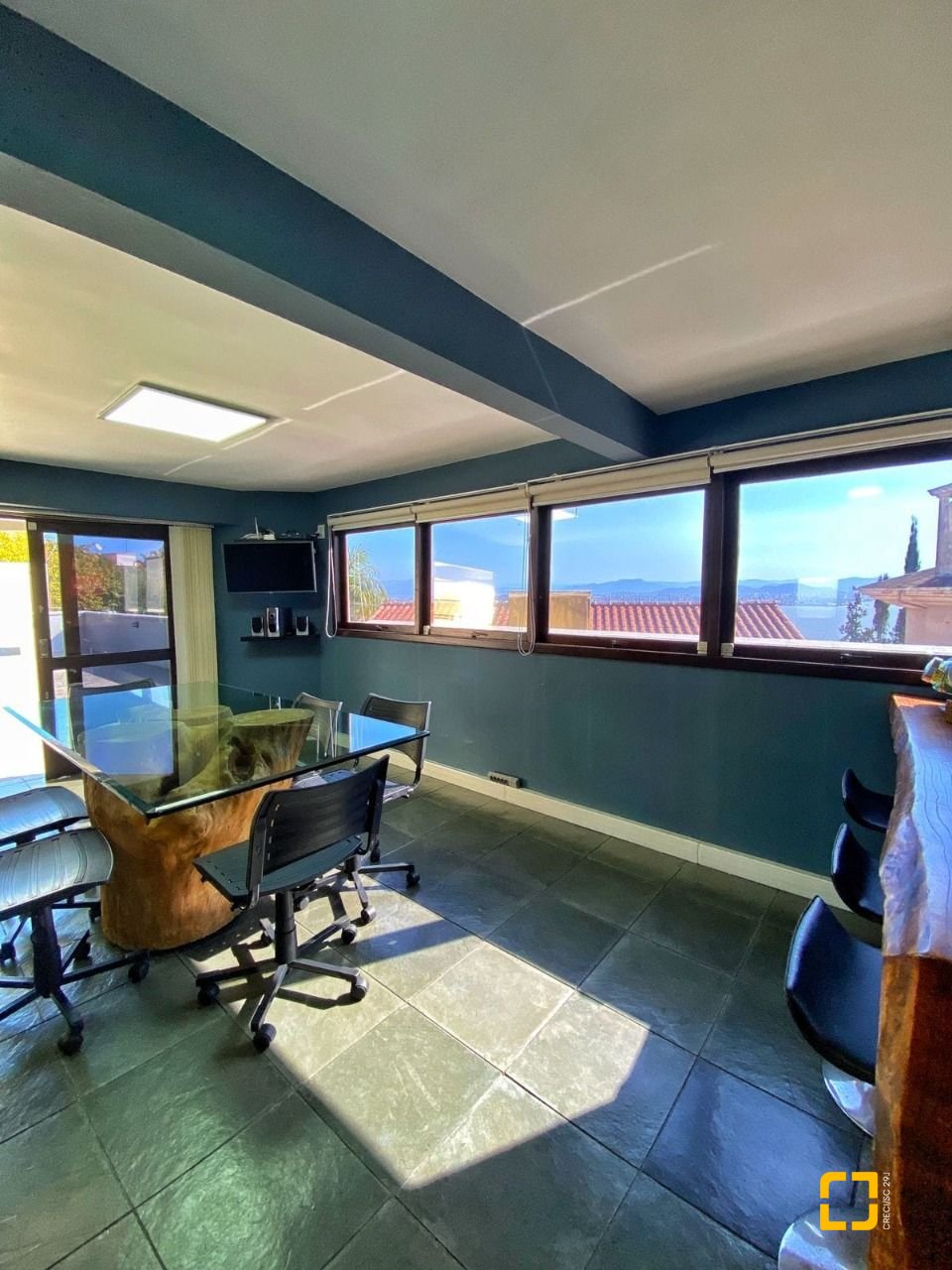 Casa com 269m², 8 quartos (sendo 4 suítes), 4 garagens, no bairro Centro em Florianópolis