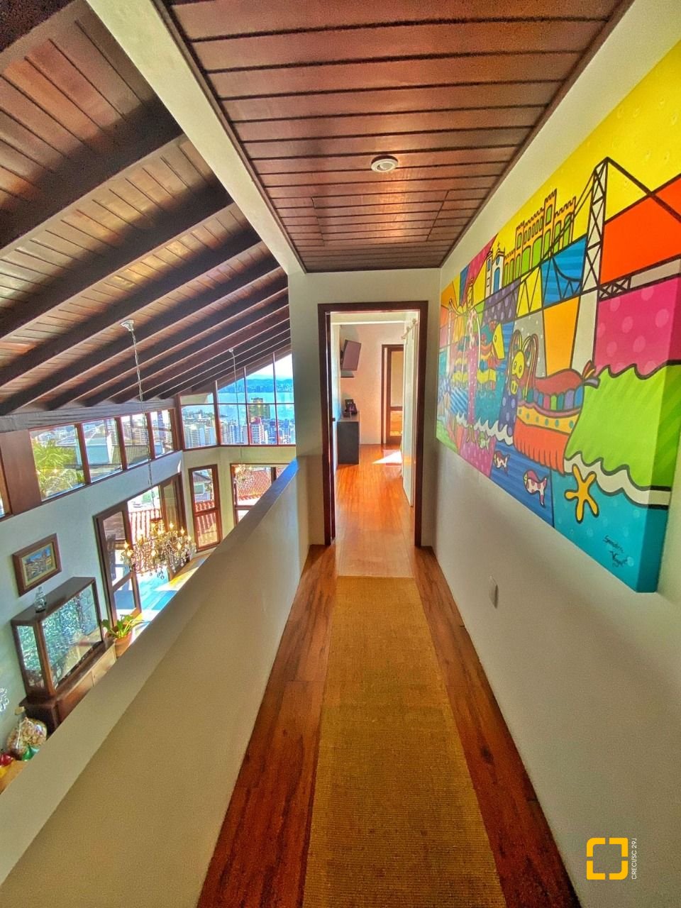 Casa com 269m², 8 quartos (sendo 4 suítes), 4 garagens, no bairro Centro em Florianópolis