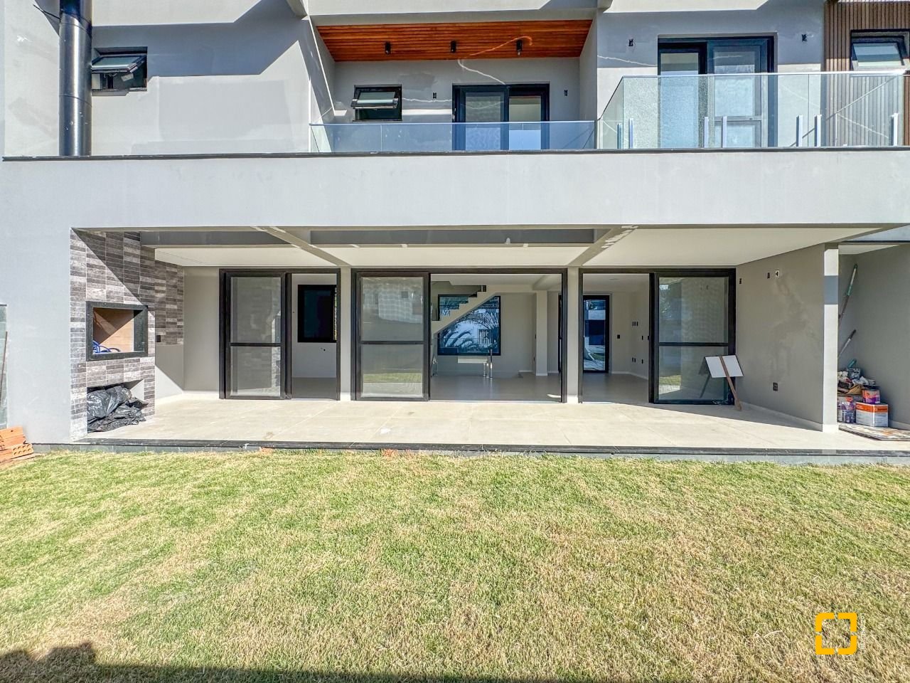 Casa com 225m², 6 quartos (sendo 3 suítes), 4 garagens, no bairro Jurerê em Florianópolis